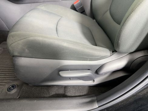 Used 2022 Toyota RAV4 LE image 13