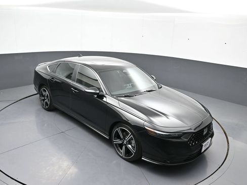 Used 2025 Honda Accord Sport image 35