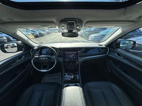 Used 2022 Jeep Grand Cherokee Limited 4xe image 2