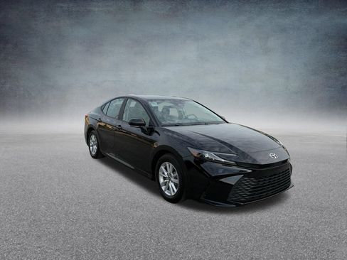 Used 2025 Toyota Camry LE FWD image 3