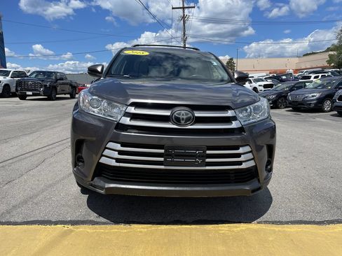 Used 2018 Toyota Highlander LE FWD image 5
