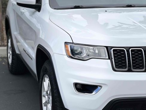 Used 2020 Jeep Grand Cherokee Laredo AWD/4WD image 44