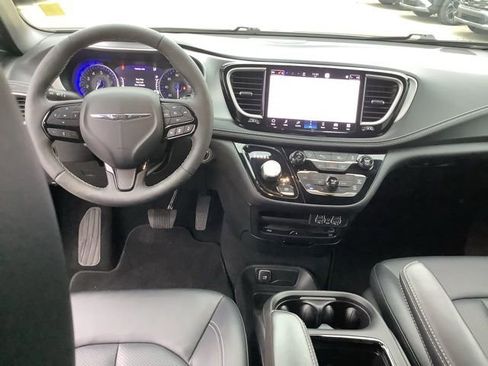 Used 2024 Chrysler Pacifica Touring-L w/ Uconnect Theater Family Group image 11