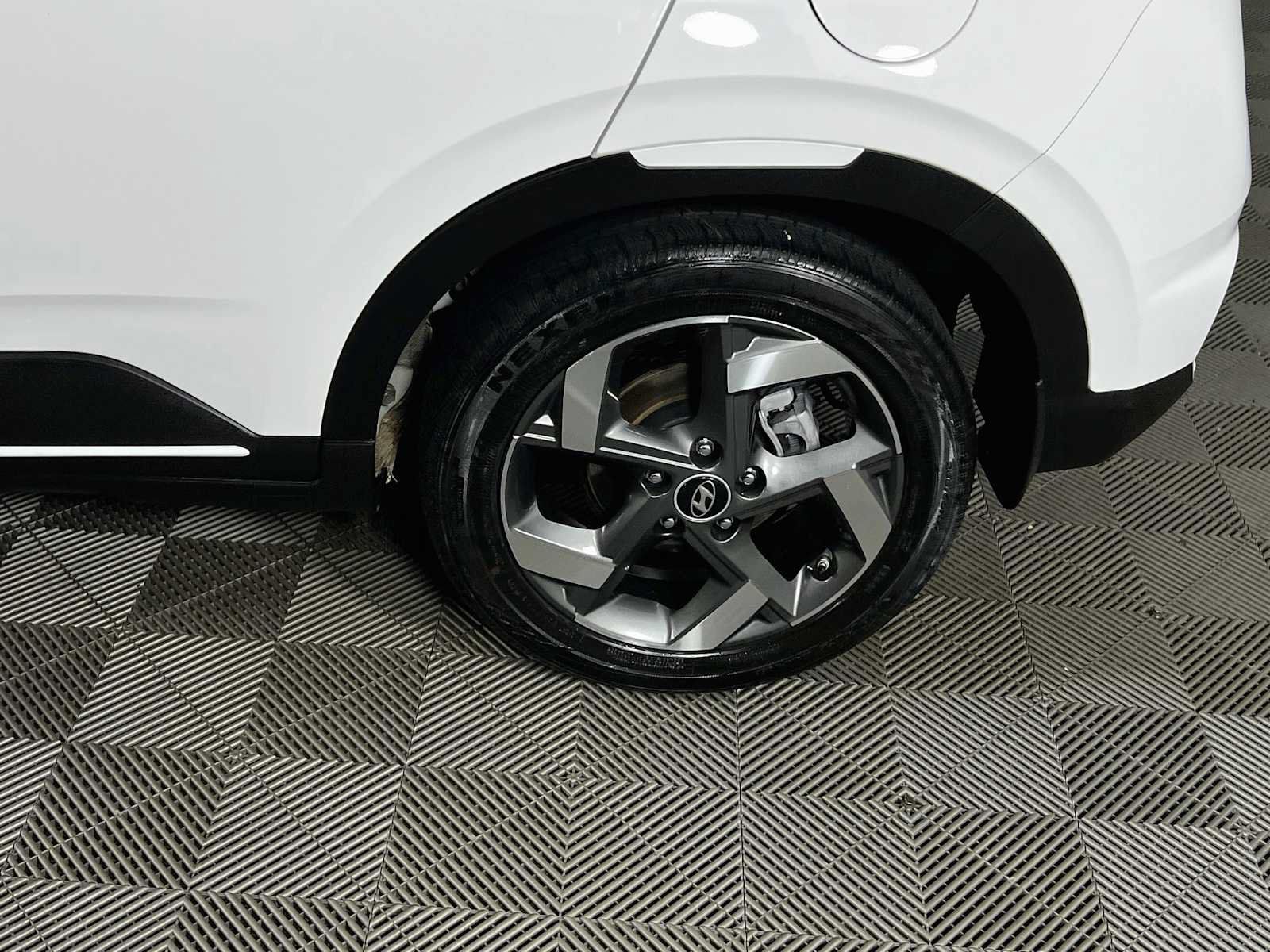 Certified 2024 Hyundai Venue Limited FWD image 30