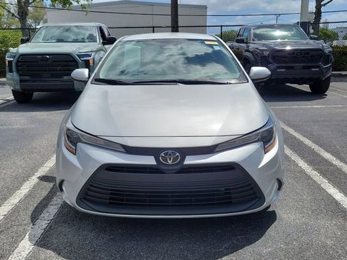 Used 2023 Toyota Corolla LE image 2