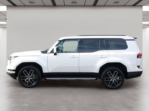 Used 2024 Lexus GX 550 w/ Accessory Package (Z1) AWD/4WD image 3