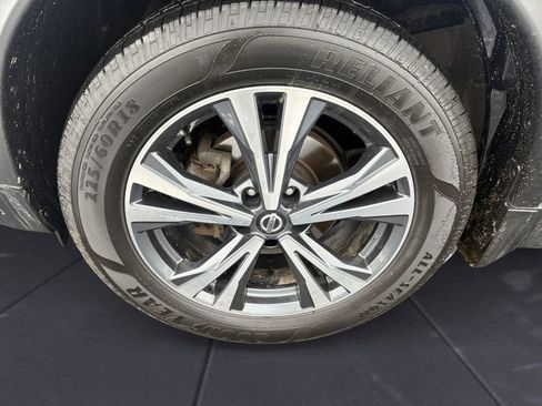 Used 2019 Nissan Rogue SV w/ Premium Package image 14