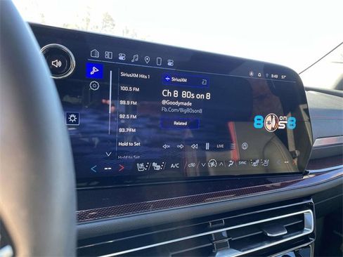 Used 2024 Chevrolet Traverse RS image 30