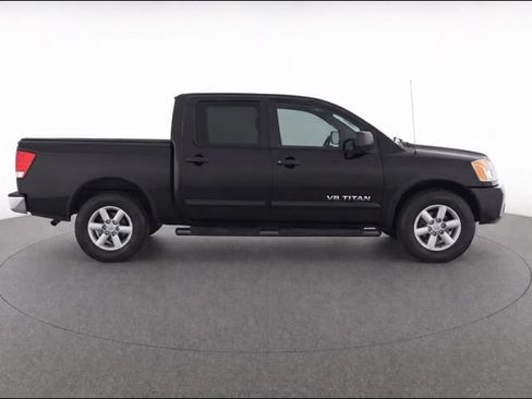 Used 2014 Nissan Titan SV w/ SV Value Truck Package AWD/4WD image 8