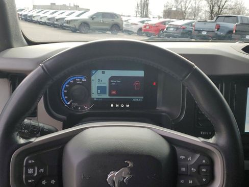 Used 2023 Ford Bronco Badlands image 11