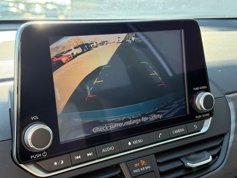 Used 2024 Nissan Altima 2.5 SV image 13