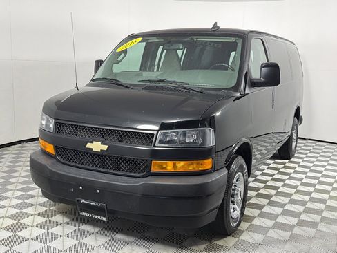 Used 2018 Chevrolet Express 2500 w/ Driver Convenience Package RWD image 9