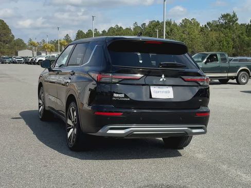 Used 2025 Mitsubishi Outlander SE image 13