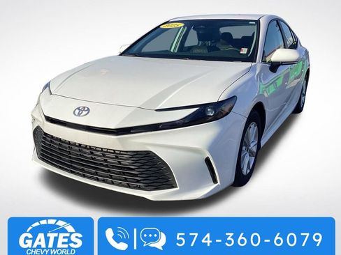 Used 2025 Toyota Camry LE FWD image 5