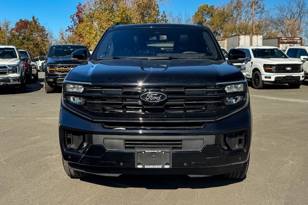 Used 2025 Ford Expedition Max Platinum w/ Stealth Performance Package AWD/4WD image 8