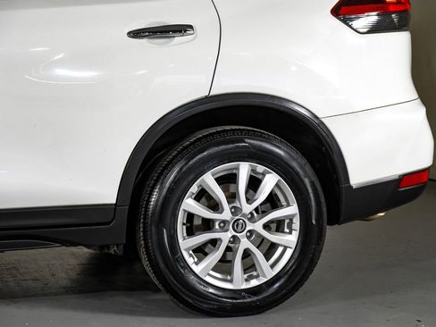 Used 2018 Nissan Rogue SV image 13