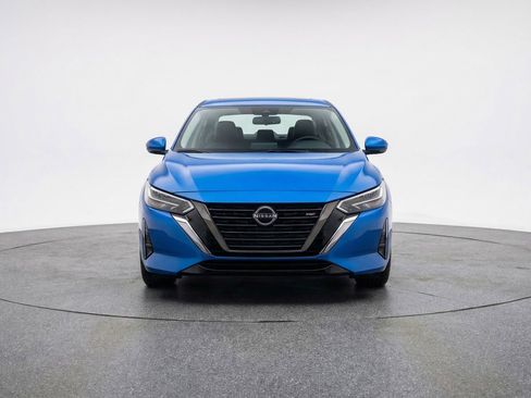 Used 2025 Nissan Sentra SV image 2