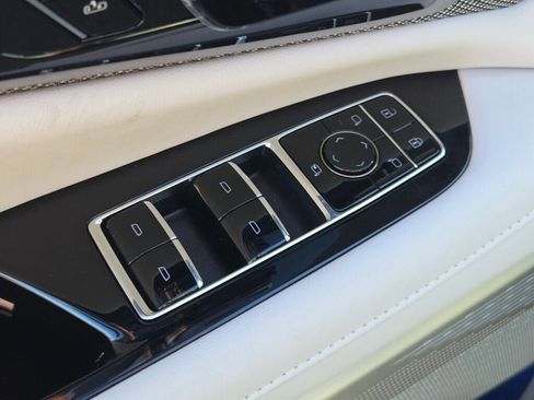 New 2026 Cadillac Optiq Luxury 1 image 21