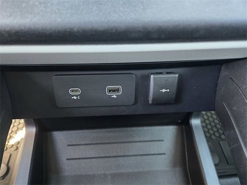 Used 2023 Land Rover Defender 110 S image 19