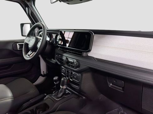 Used 2025 Jeep Wrangler Unlimited Sahara AWD/4WD image 30