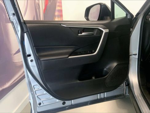 Used 2022 Toyota RAV4 XLE image 25