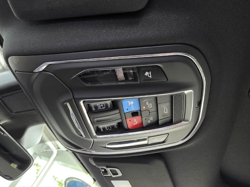 Used 2025 Jeep Grand Cherokee L Altitude RWD image 29