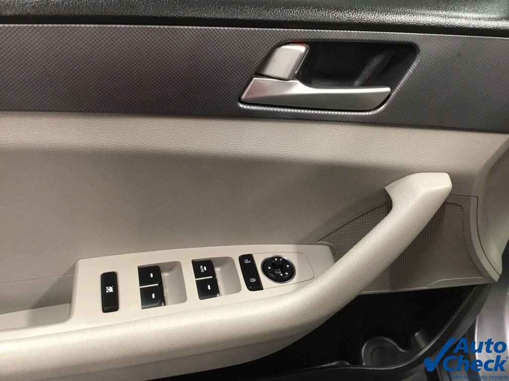 Used 2017 Hyundai Sonata SE FWD image 18