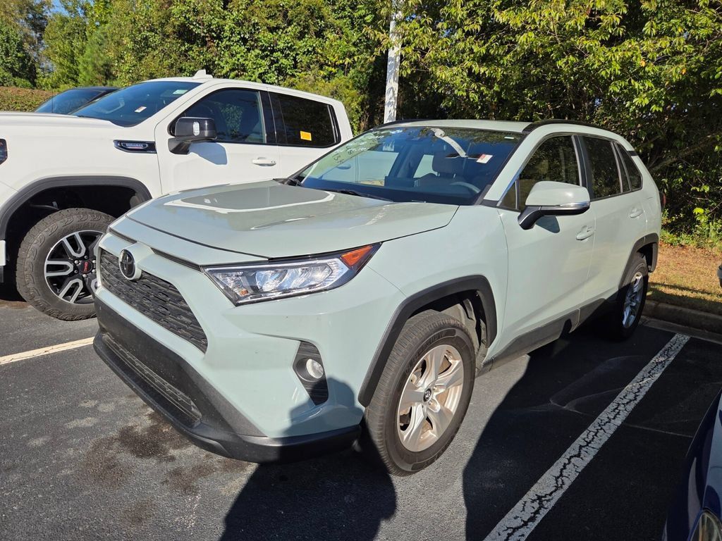 Used 2020 Toyota RAV4 XLE w/ Convenience Package FWD image 3