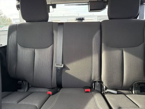 Used 2015 Jeep Wrangler Unlimited Sahara w/ Connectivity Group image 19