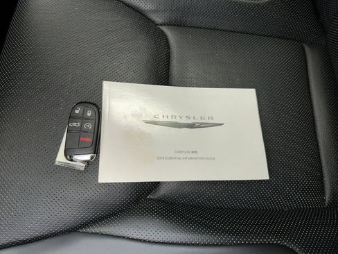 Used 2018 Chrysler 300 Limited image 14