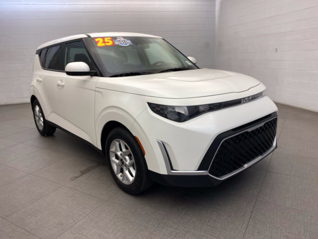 Used 2025 Kia Soul LX w/ LX Technology Package FWD image 4