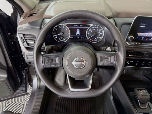 Used 2023 Nissan Rogue S AWD/4WD image 3