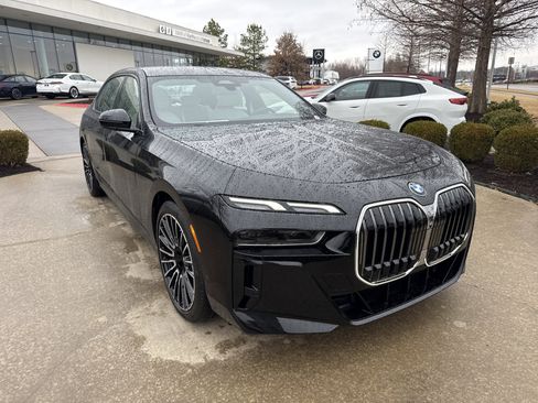 New 2026 BMW 750e xDrive image 6