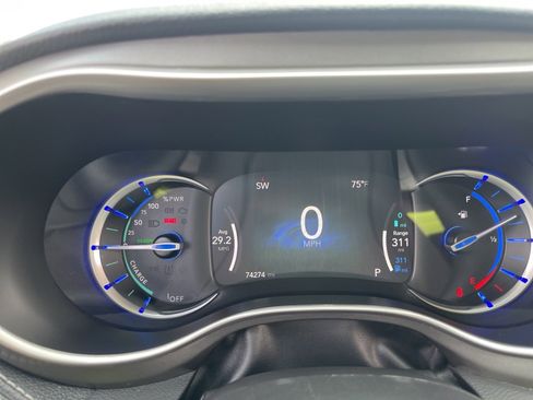 Used 2024 Chrysler Pacifica Select image 29