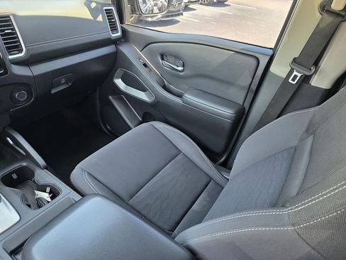 Used 2022 Nissan Frontier SV RWD image 29