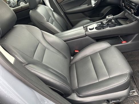 Used 2023 Nissan Rogue SL w/ SL Premium Package image 10