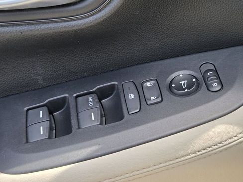 Used 2025 Honda HR-V LX image 36