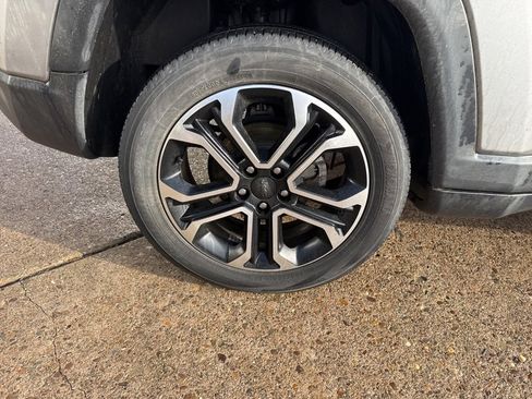 Used 2022 Jeep Compass Limited image 7