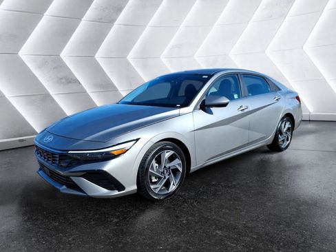 Used 2025 Hyundai Elantra SEL image 1