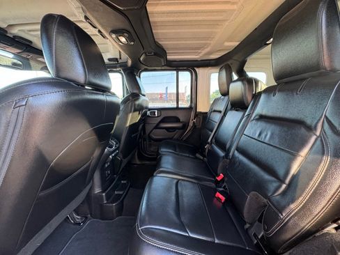 Used 2018 Jeep Wrangler Unlimited Sahara w/ Safety Group AWD/4WD image 27
