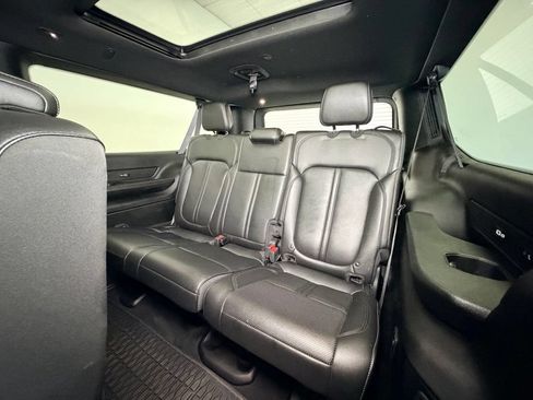 Used 2024 Jeep Wagoneer L 4WD w/ Premium Group I image 6