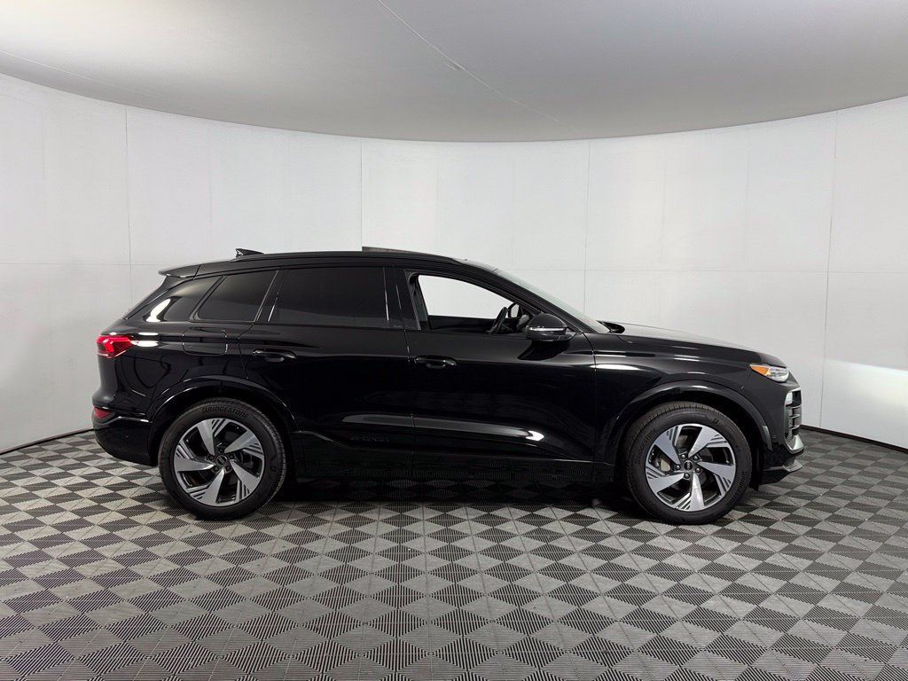 Used 2025 Audi Q6 e-tron Premium Plus w/ Premium Plus AWD/4WD image 6