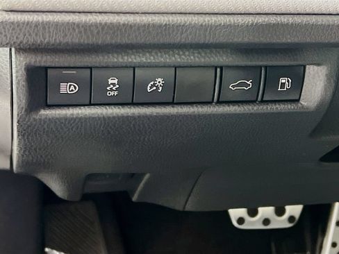 Used 2025 Toyota Camry SE AWD/4WD image 10