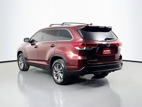 Used 2019 Toyota Highlander XLE FWD image 3