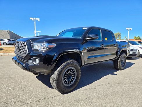 Used 2021 Toyota Tacoma TRD Sport w/ Technology Package image 2