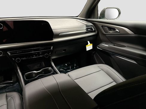 New 2026 Chevrolet Traverse LT w/ Driver Confidence Package image 28