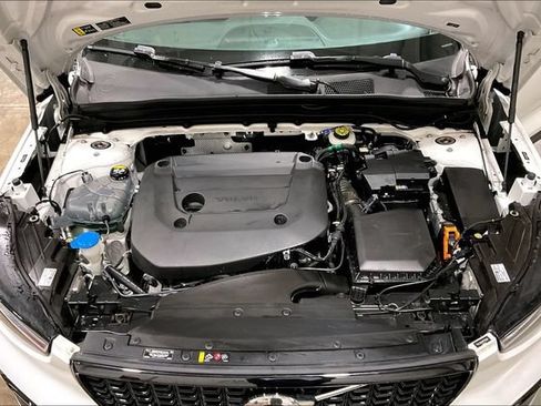 Certified 2023 Volvo XC40 B5 Plus w/ Protection Package Premier AWD/4WD image 13