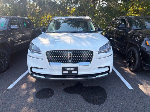Used 2022 Lincoln Aviator Reserve w/ Equipment Group 201A RWD image 2