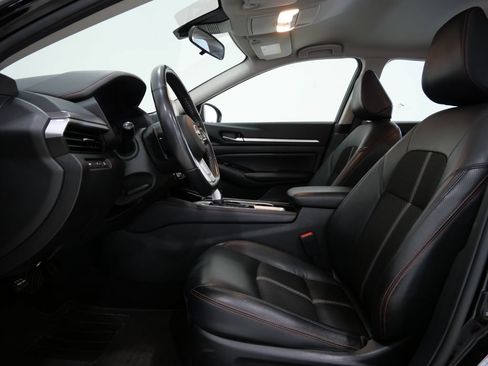 Used 2024 Nissan Altima 2.5 SR FWD image 11
