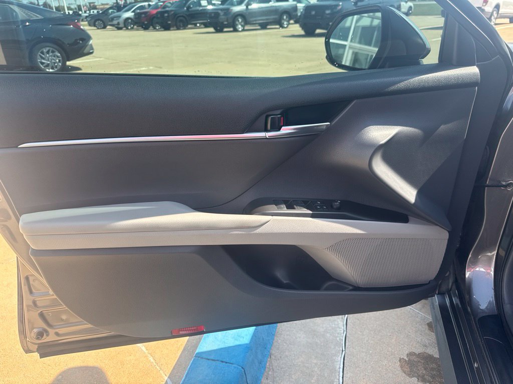 Used 2022 Toyota Camry LE FWD image 13